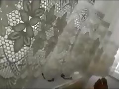 sedef mavisi arkadasina siktiriyor