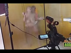 Os maiores peitos do Brasil nos vidros ofuscados do banho - Rafaella Denardin - Ed j.