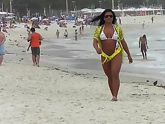 Paranaense gostosa pegando amiga safada.