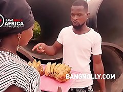 A lady who sales Banana  got  fucked by a buyer -while teaching him on how to eat the banana