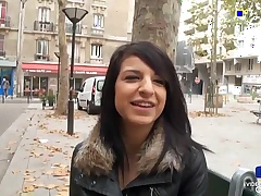 Jessica Shanice, la jeune coquine veut se faire enculer en trio