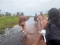 Fui fazer uma Putaria com minhas amigas no pântano da Bahia