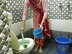Nokrani Saara bhabhi apne malik ko sex karna sikhate hai